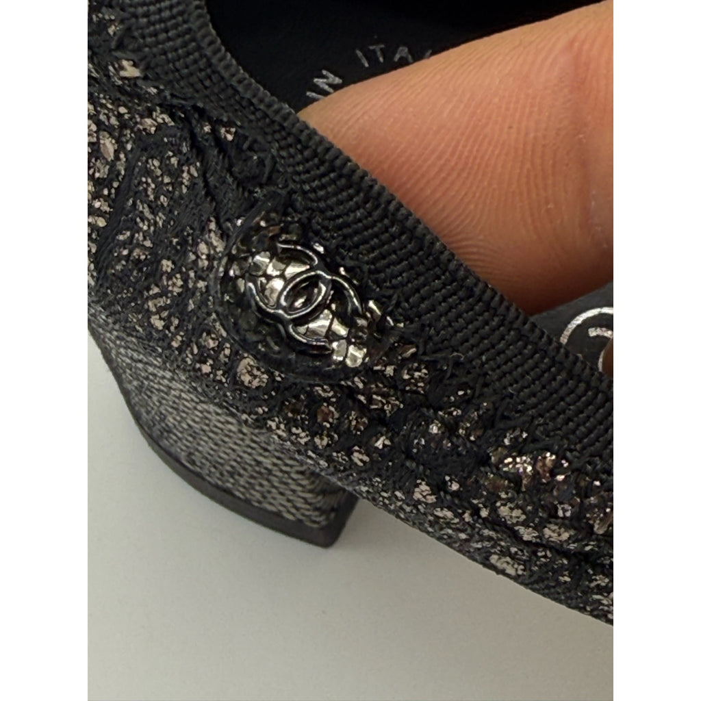 Chanel Black Gold Embossed Lace Pumps *SIZE 36C*Very nice Vintage Condition