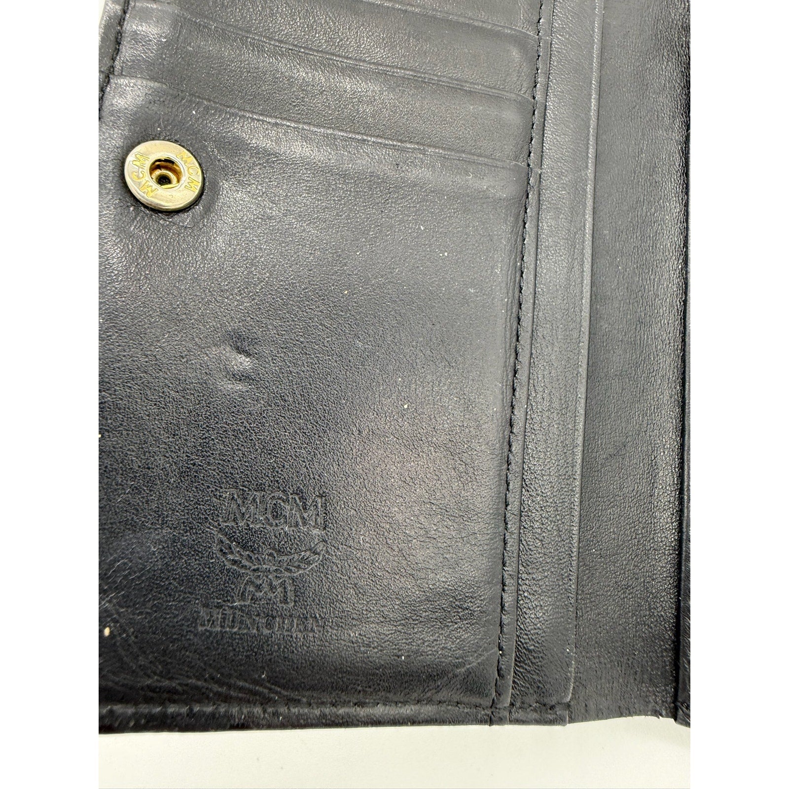 MCM LEATHER CHARM KISSLOCK BI-FOLD WALLET*Calf skin leather
