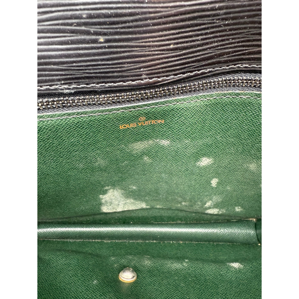 Louis Vuitton LV Twist Clutch in Black Epi Leather*BEAUTIFUL CLUTCH