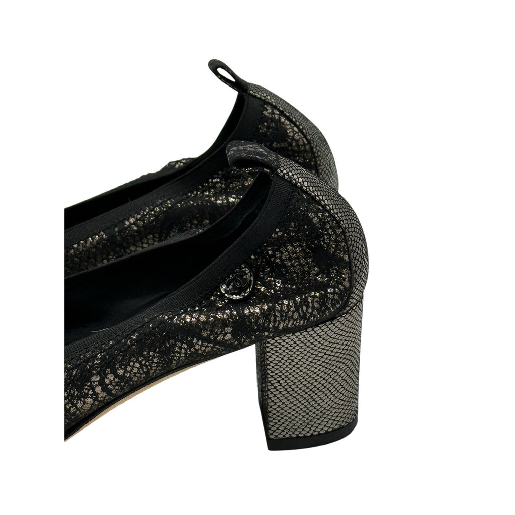 Chanel Black Gold Embossed Lace Pumps *SIZE 36C*Very nice Vintage Condition