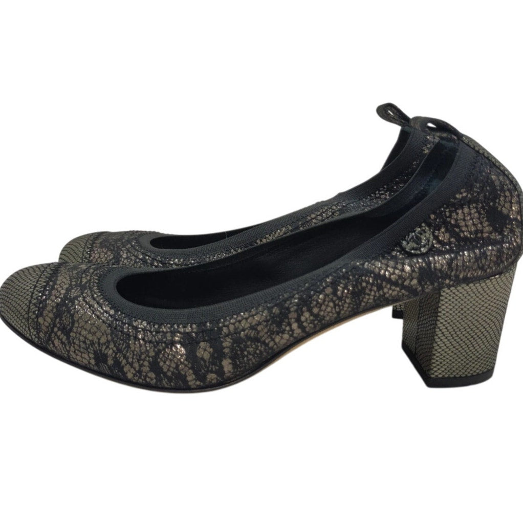 Chanel Black Gold Embossed Lace Pumps *SIZE 36C*Very nice Vintage Condition