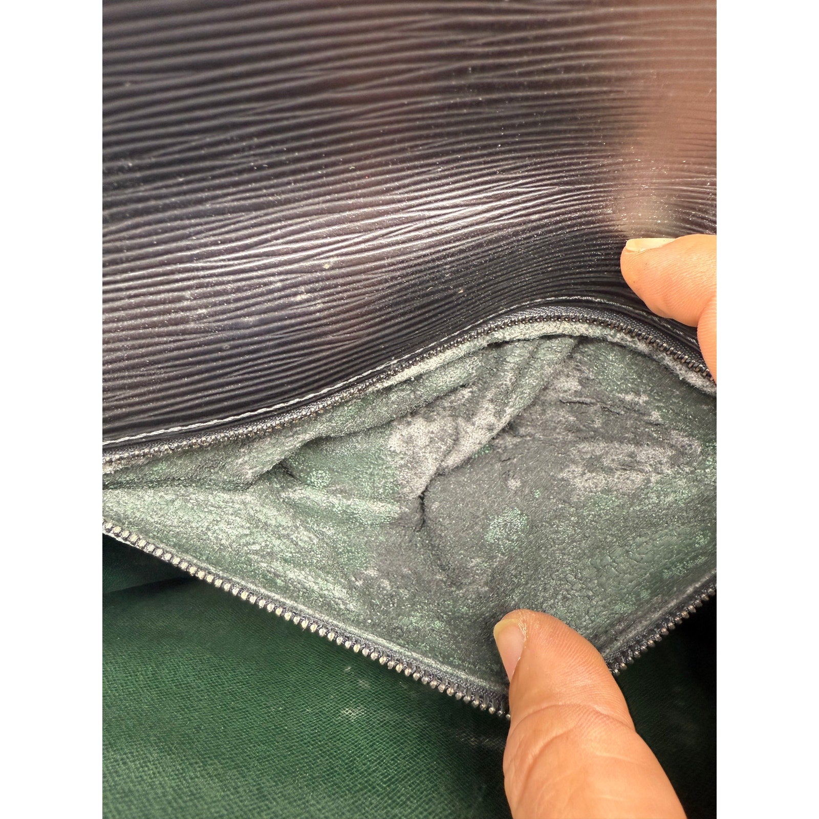 Louis Vuitton LV Twist Clutch in Black Epi Leather*BEAUTIFUL CLUTCH