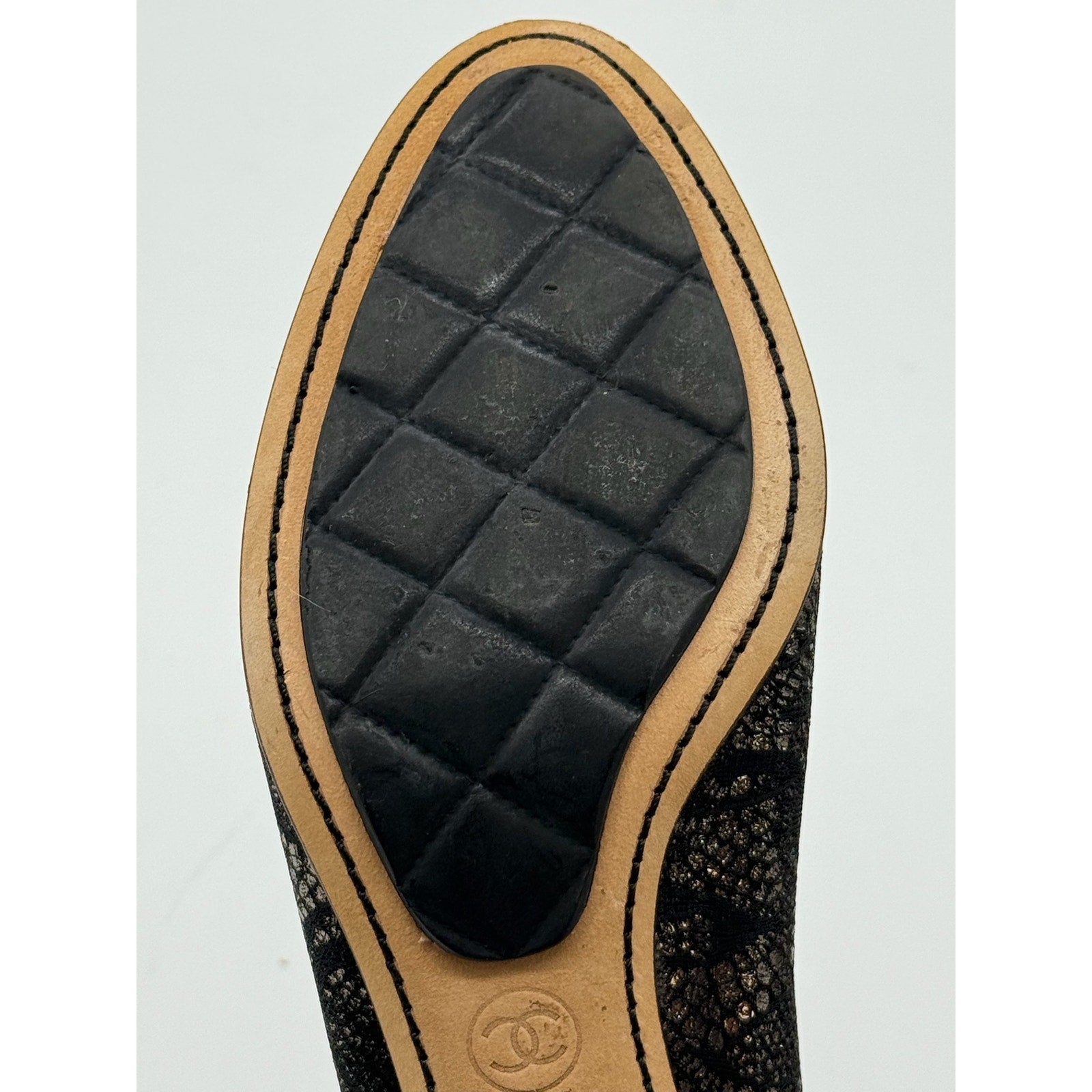 Chanel Black Gold Embossed Lace Pumps *SIZE 36C*Very nice Vintage Condition