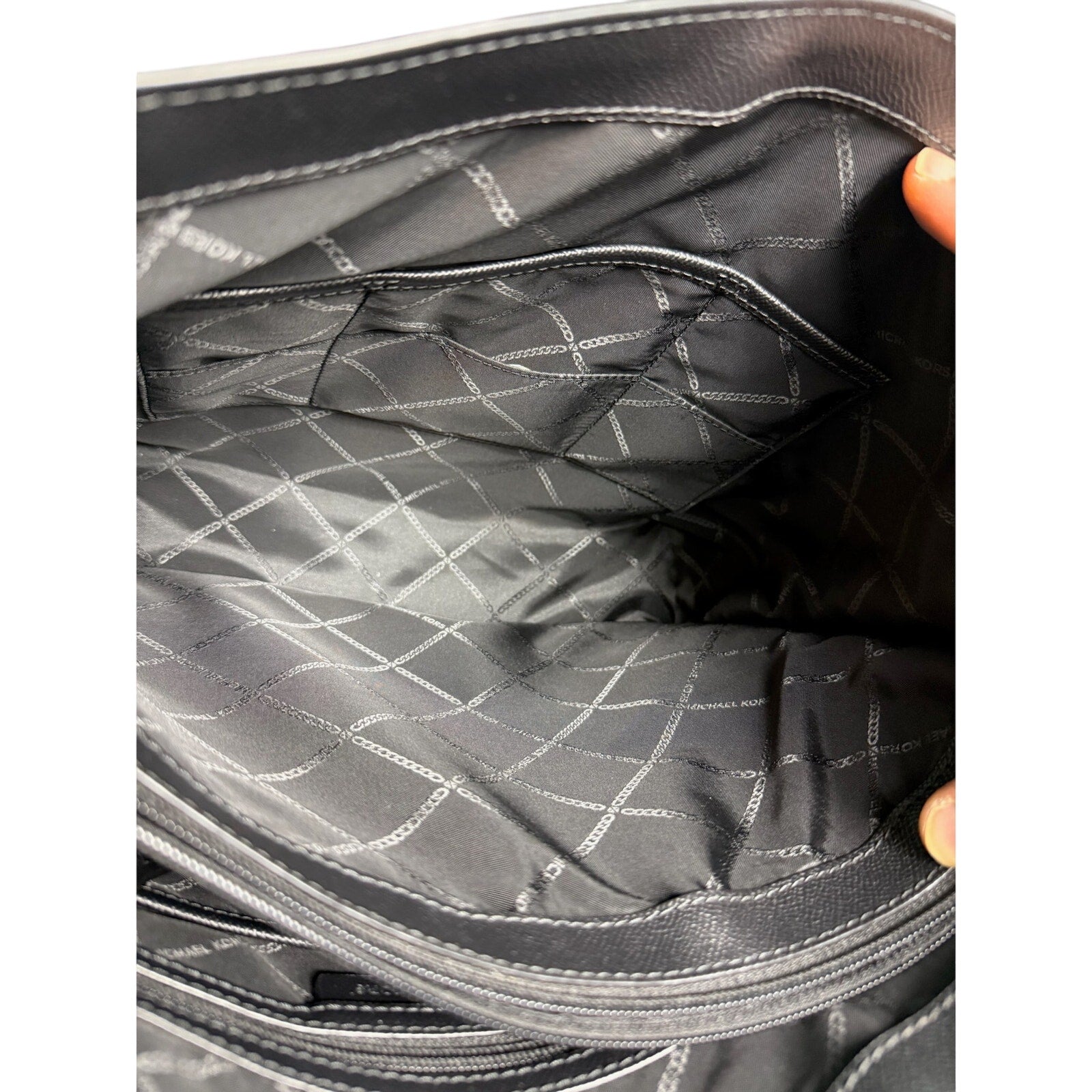 Michael Kors Voyager Crossgrain Leather Tote- Black*New without tags