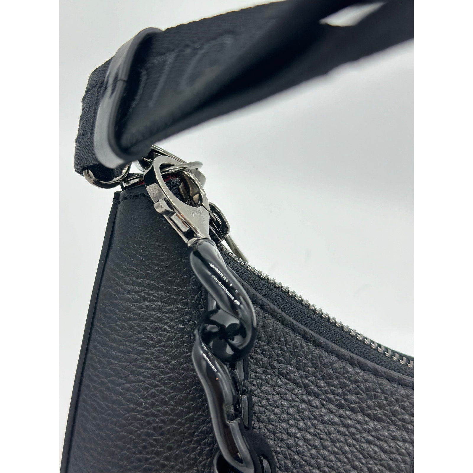 BNWT CHRISTIAN LOUBOUTIN Made In Italy Calf Leather Mini Loubila Chain Handle Shoulder Bag
