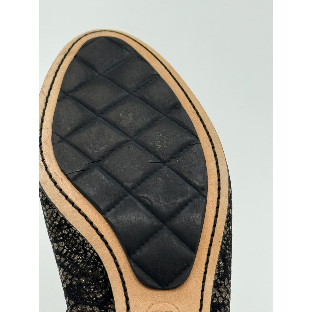 Chanel Black Gold Embossed Lace Pumps *SIZE 36C*Very nice Vintage Condition