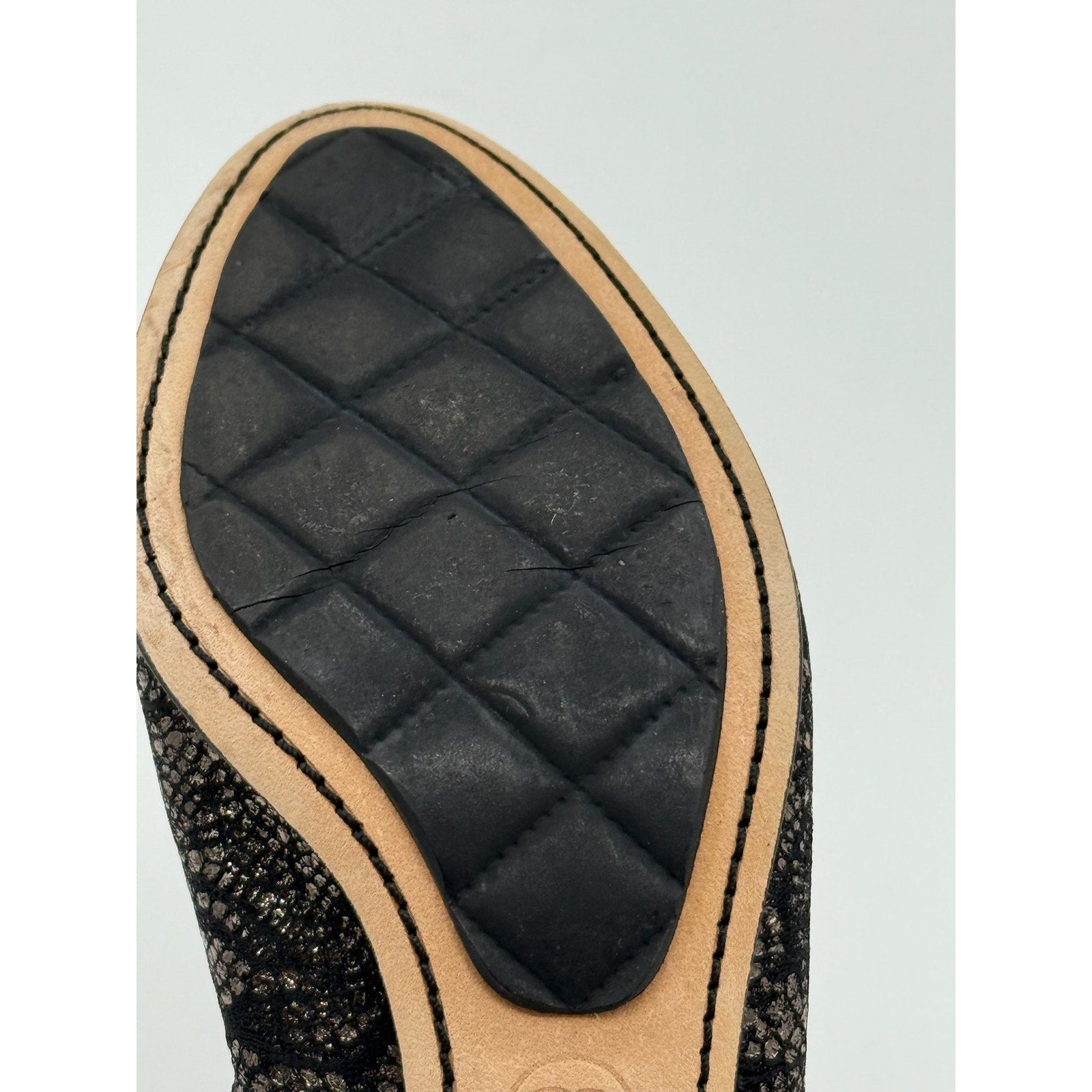 Chanel Black Gold Embossed Lace Pumps *SIZE 36C*Very nice Vintage Condition
